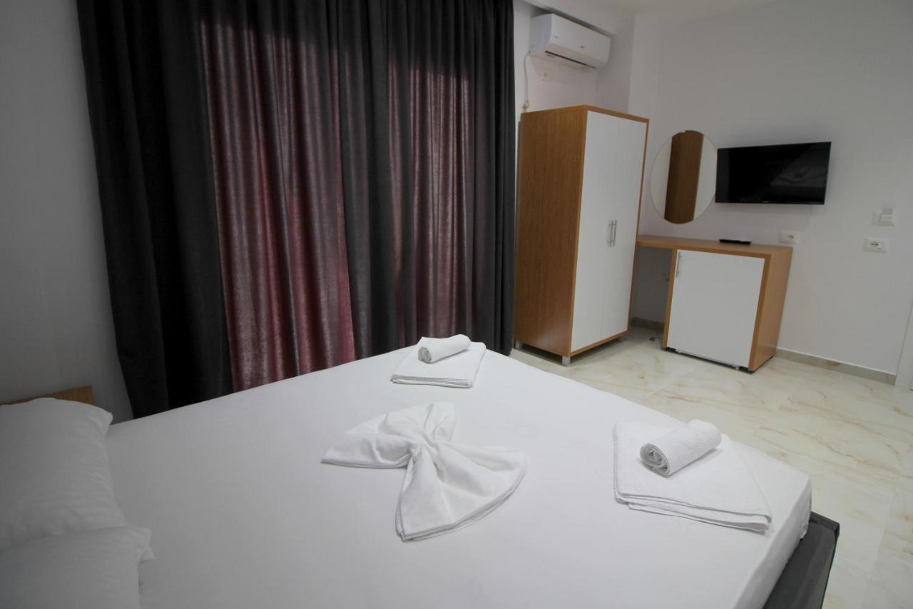 Moonshine Hotel Εξαμίλιο Εξωτερικό φωτογραφία