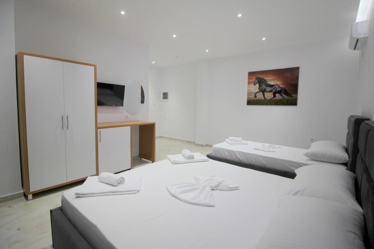 Moonshine Hotel Εξαμίλιο Εξωτερικό φωτογραφία