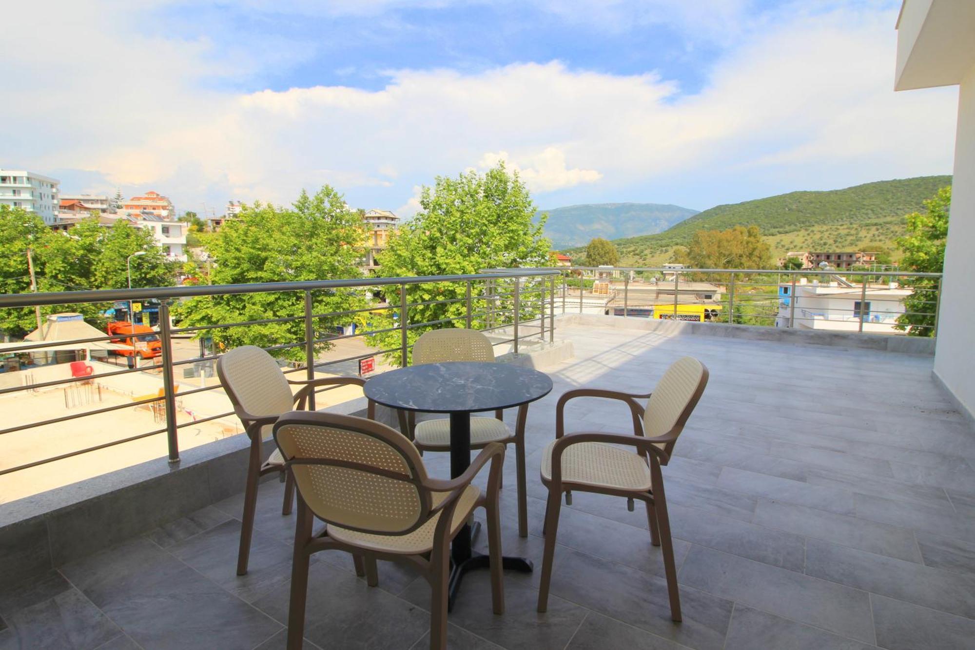 Moonshine Hotel Εξαμίλιο Εξωτερικό φωτογραφία