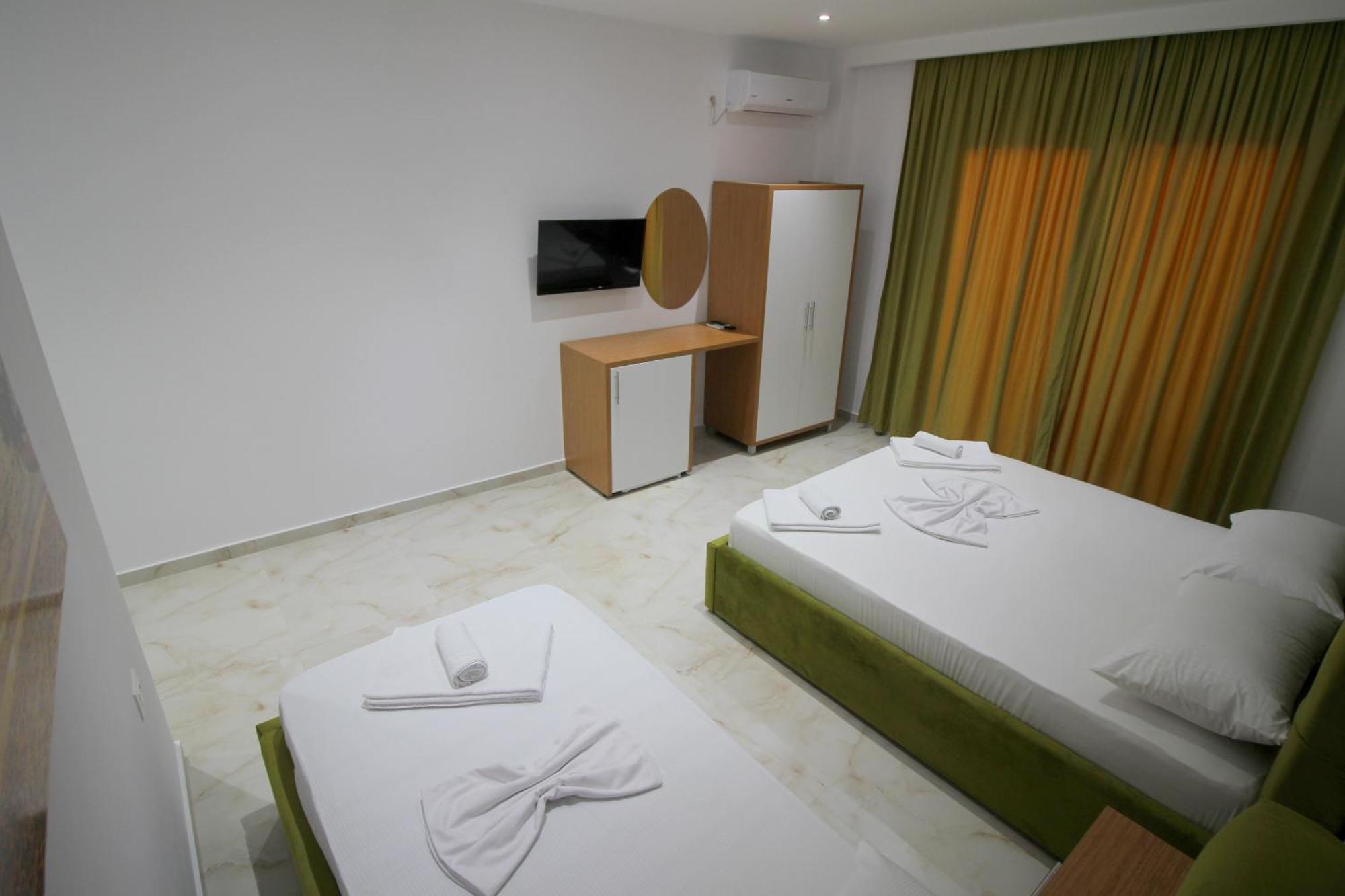 Moonshine Hotel Εξαμίλιο Εξωτερικό φωτογραφία
