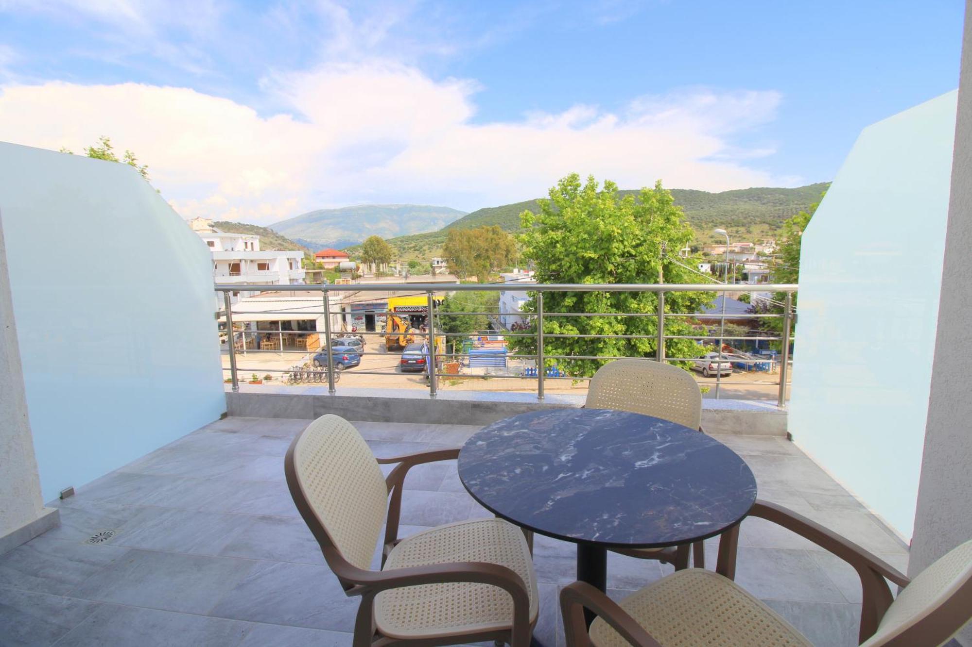 Moonshine Hotel Εξαμίλιο Εξωτερικό φωτογραφία