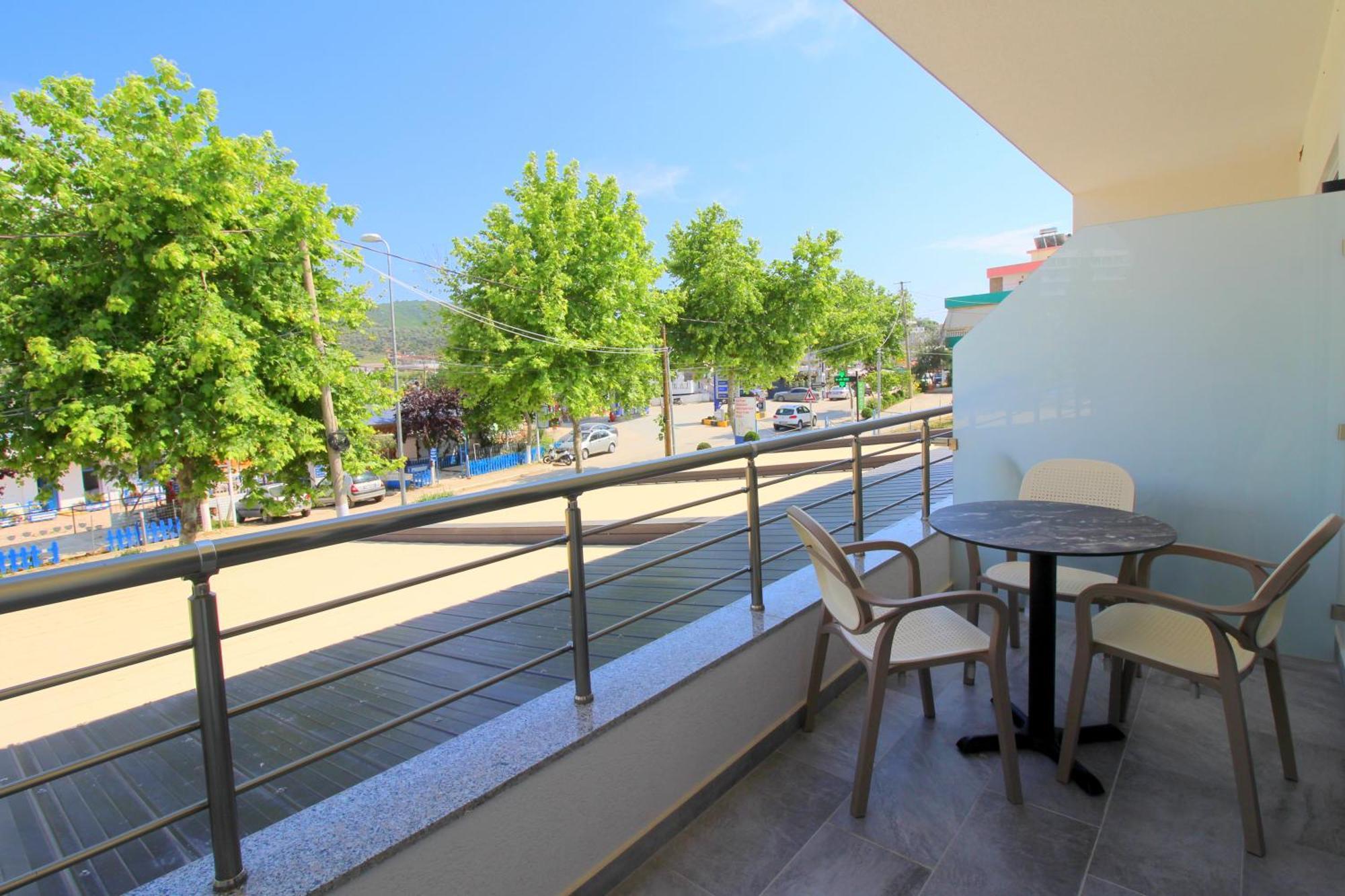 Moonshine Hotel Εξαμίλιο Εξωτερικό φωτογραφία