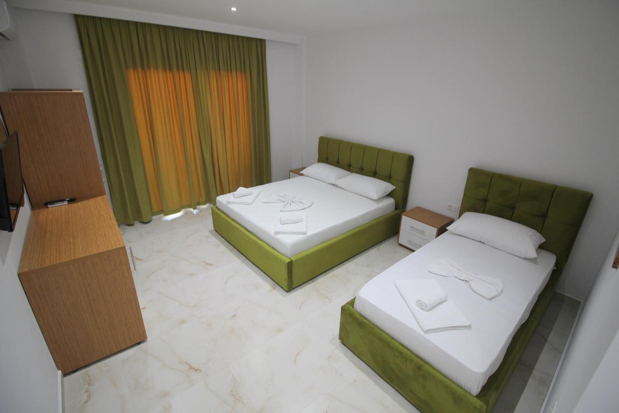 Moonshine Hotel Εξαμίλιο Εξωτερικό φωτογραφία
