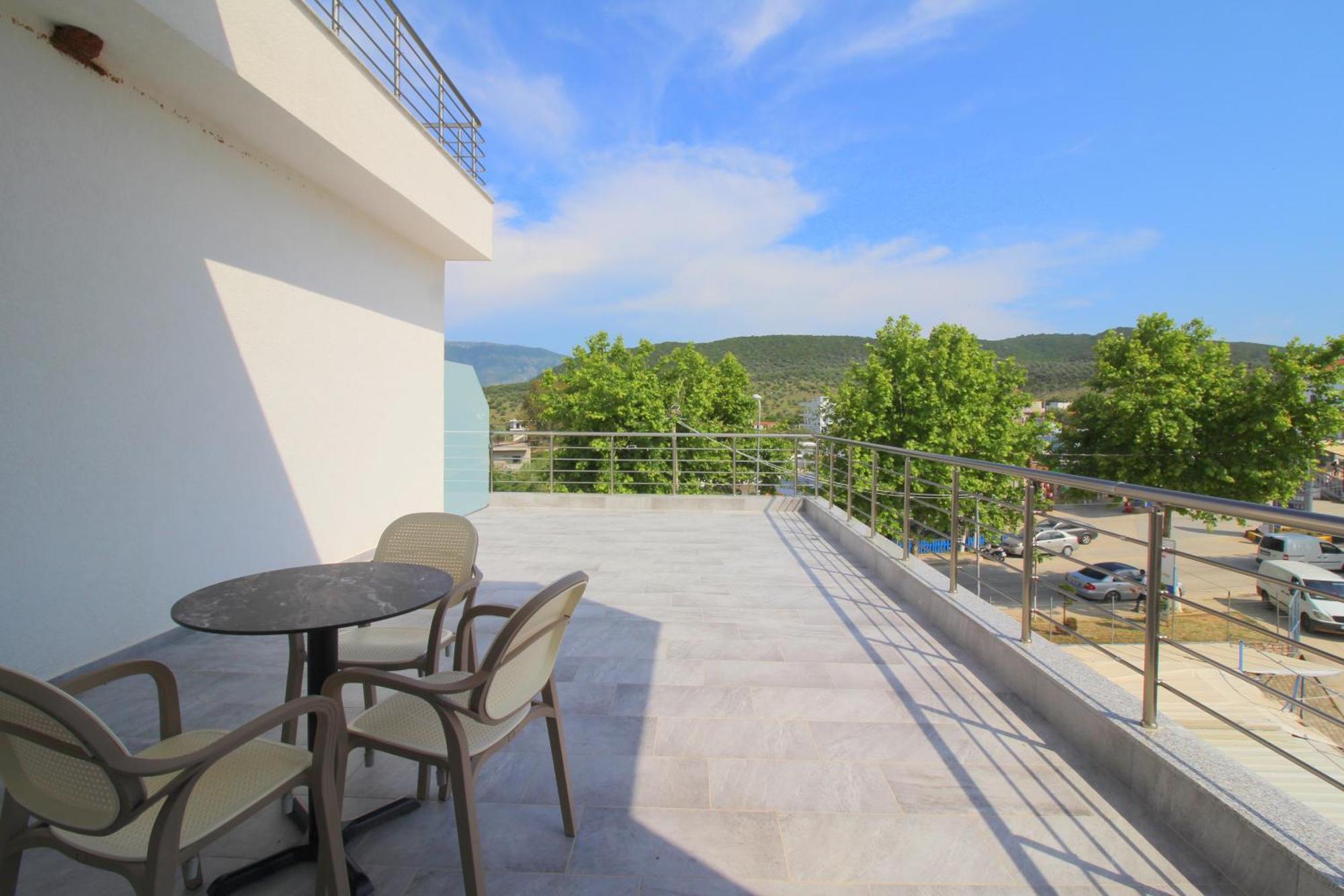 Moonshine Hotel Εξαμίλιο Εξωτερικό φωτογραφία