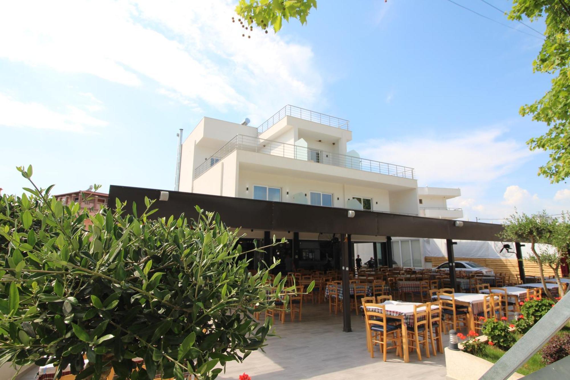 Moonshine Hotel Εξαμίλιο Εξωτερικό φωτογραφία