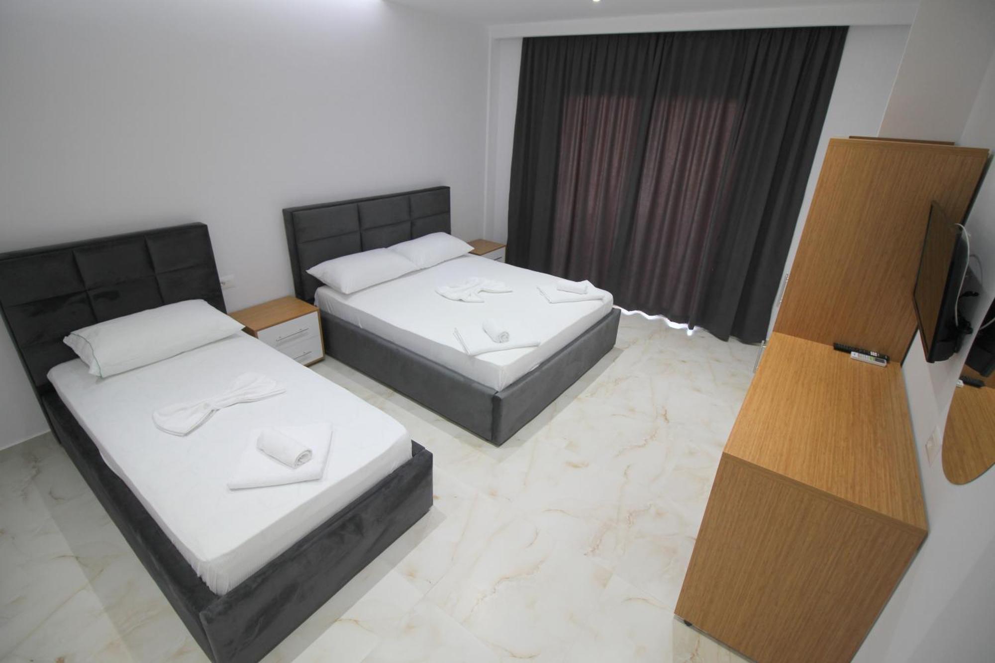 Moonshine Hotel Εξαμίλιο Εξωτερικό φωτογραφία