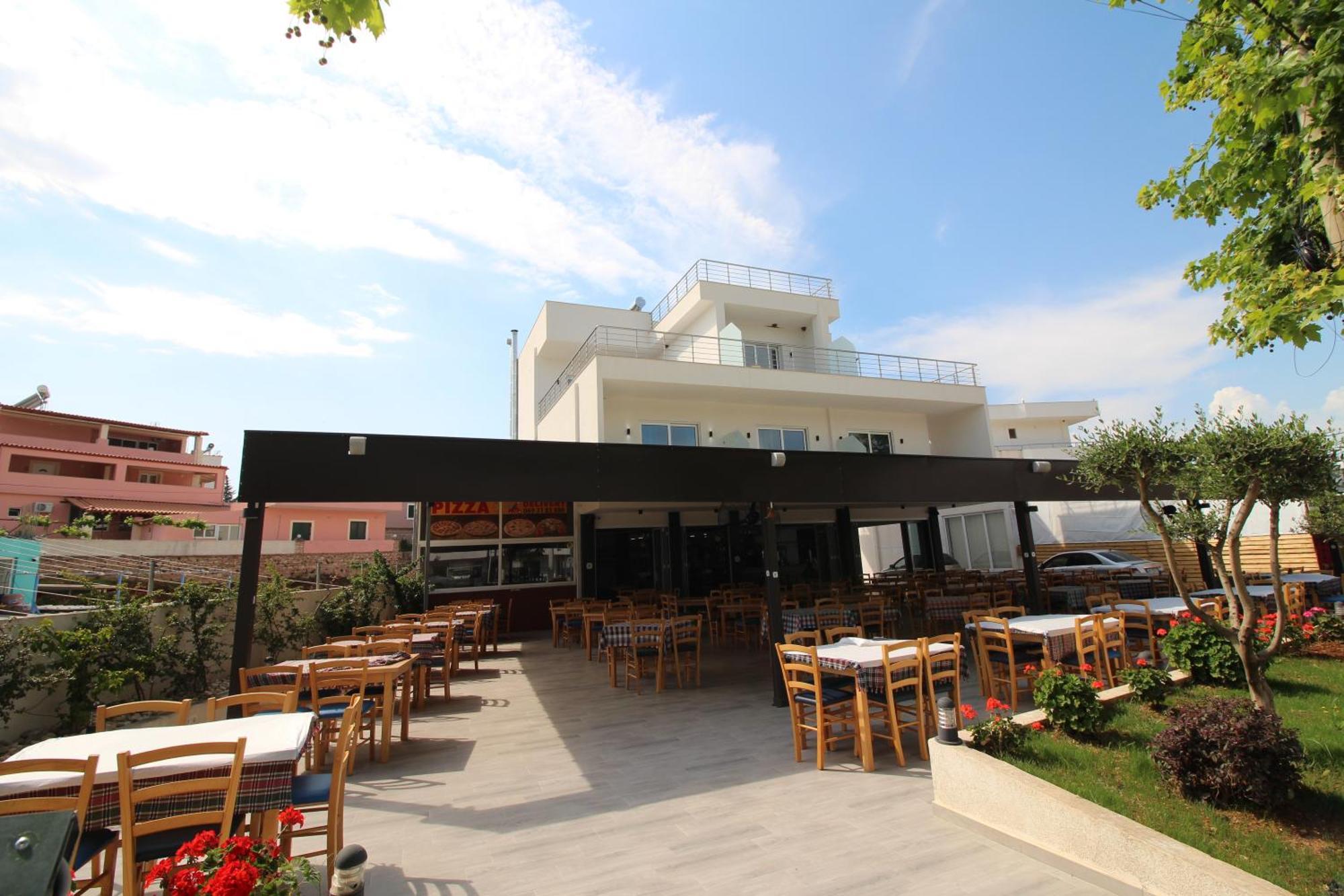 Moonshine Hotel Εξαμίλιο Εξωτερικό φωτογραφία