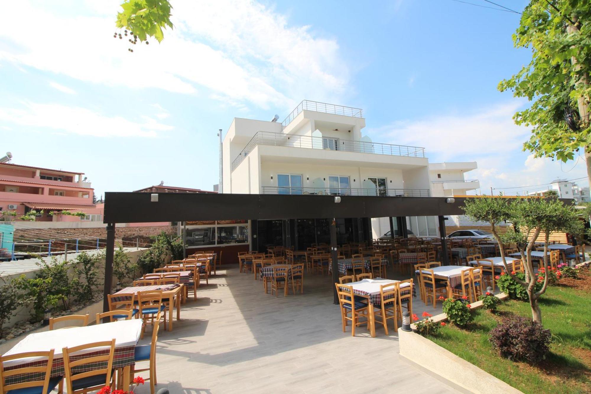 Moonshine Hotel Εξαμίλιο Εξωτερικό φωτογραφία
